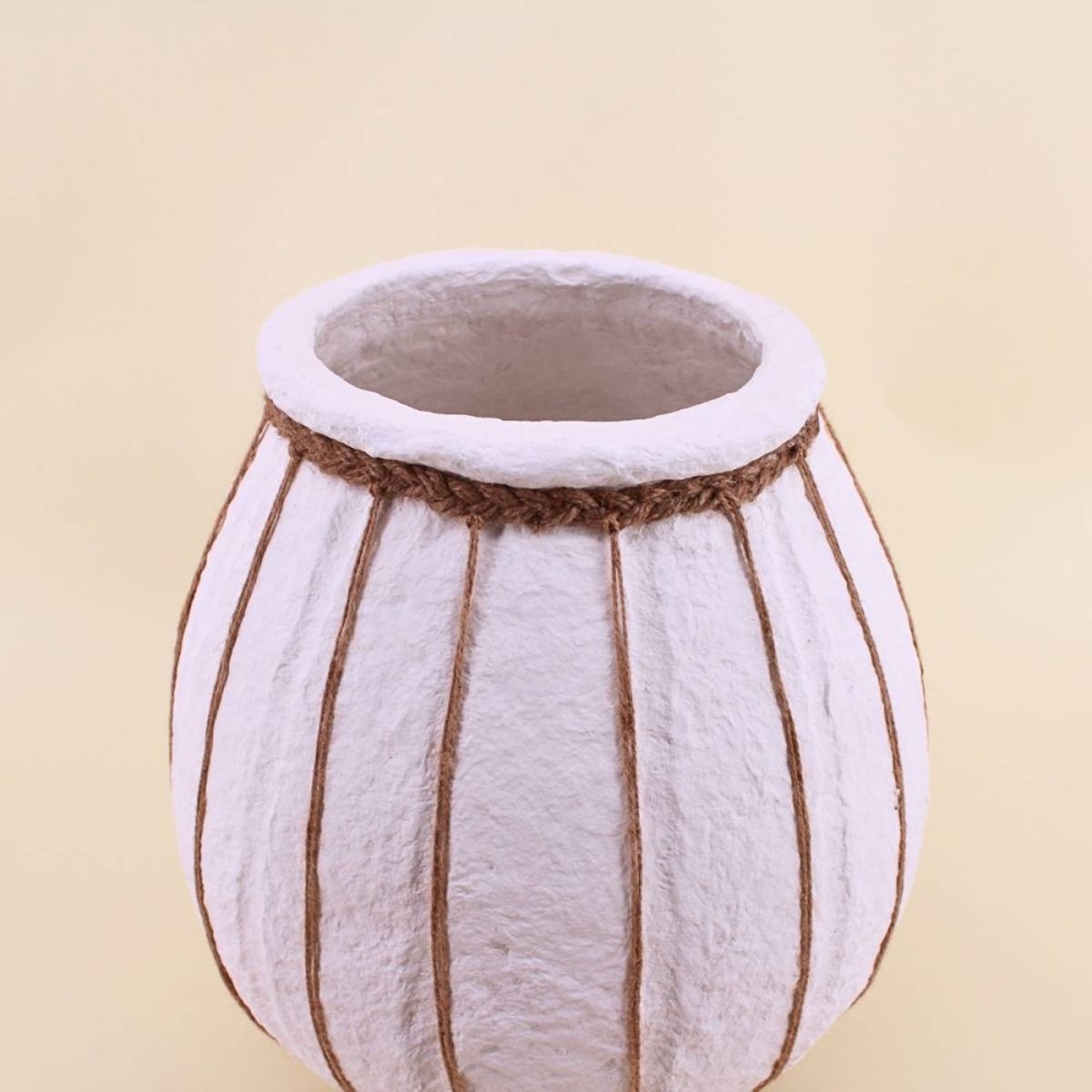 Vase en papier maché détails en jute, H35cm blanc, ORNAMI