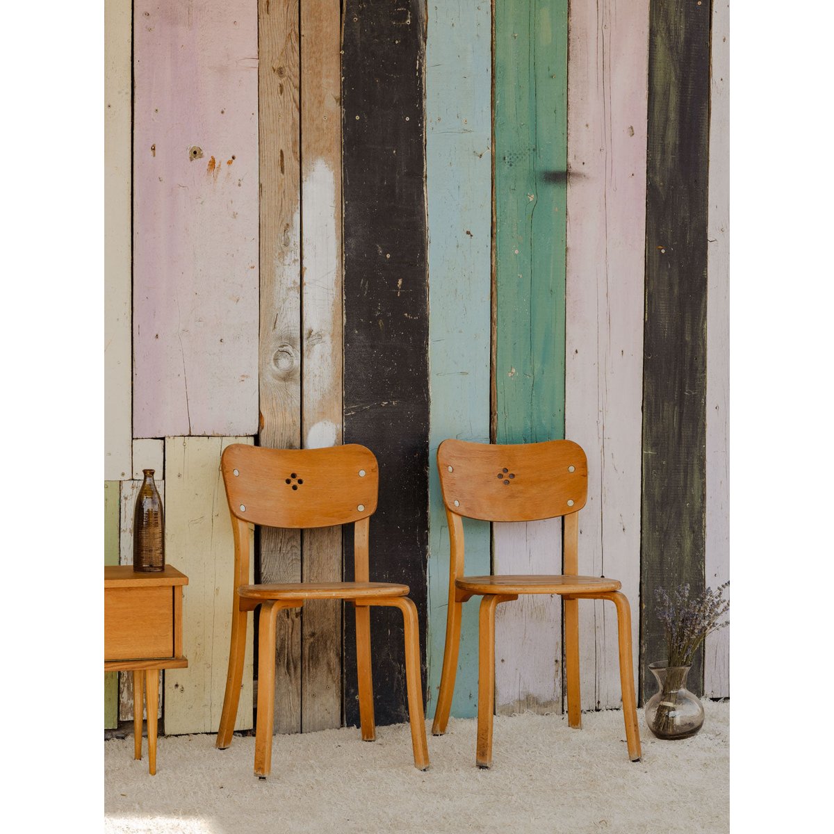 Paire de chaises en bois Claude N°1386 - Bon état bois clair, DEBONGOUT