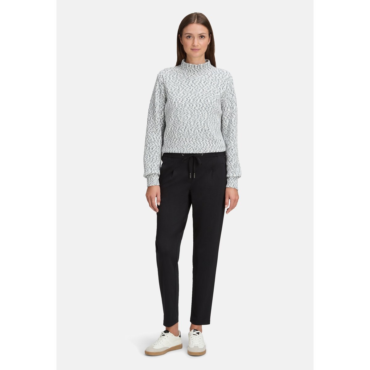 Pantalon stretch à poches extérieures noir, BETTY & CO