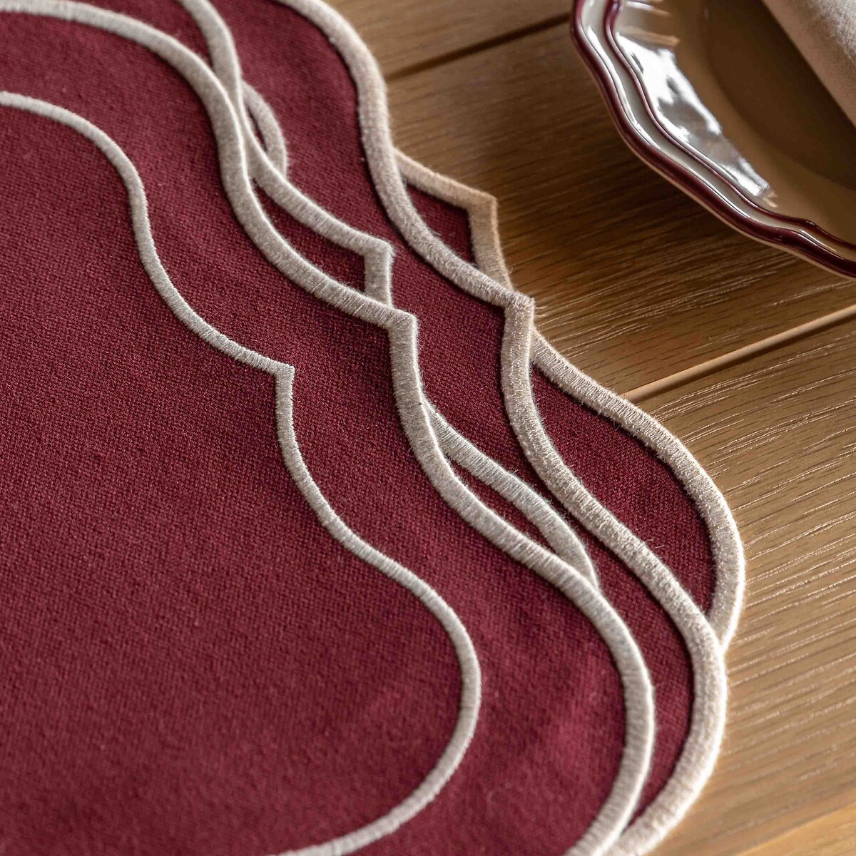 Set of 4 Vintage Scalloped Placemats red, ÉDITÉ