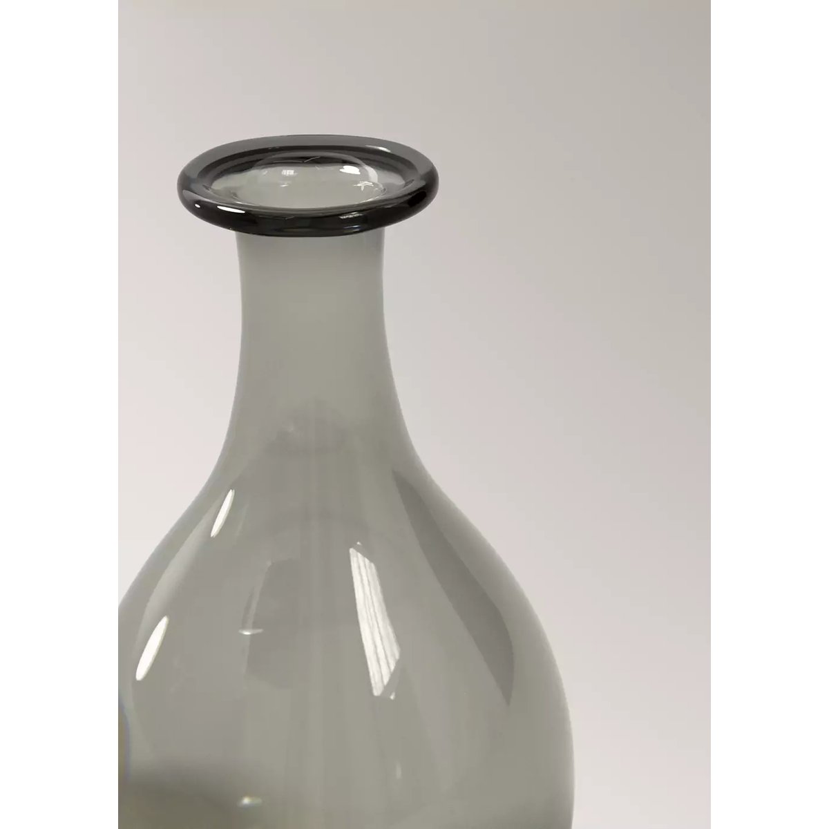 Vase 100 % verre avec bouchon gris, MANGO HOME