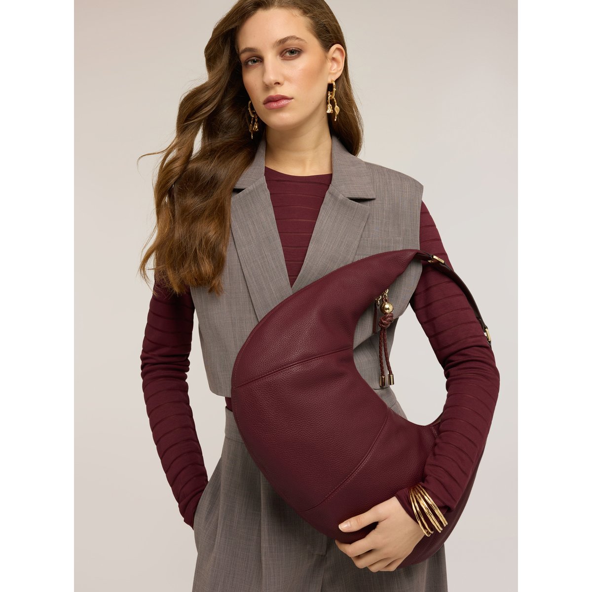 Sac à bandoulière hobo avec pompons burgundy, MOTIVI