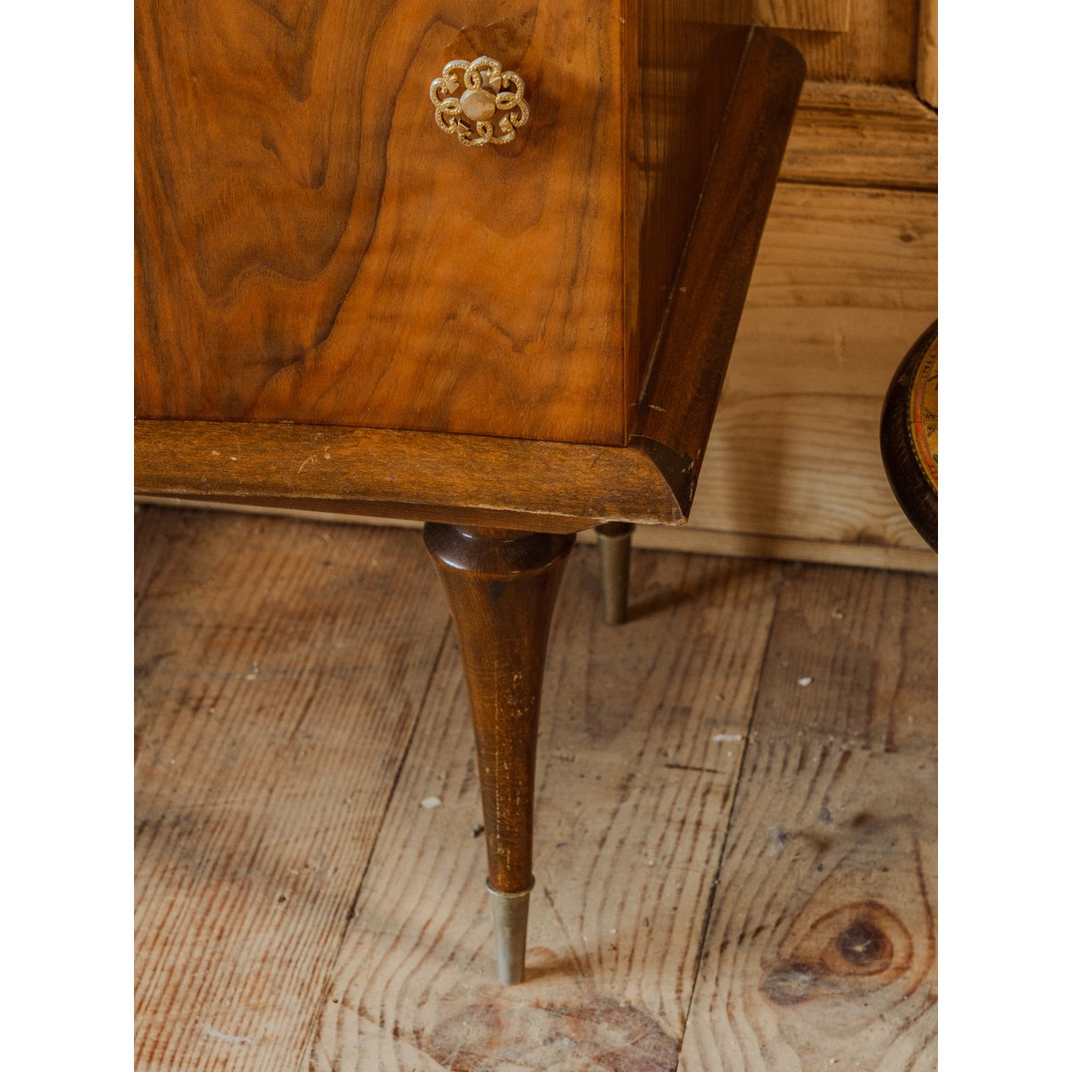 Paire de tables de chevet en bois Odile N°1423 - Bon état bois foncé, DEBONGOUT
