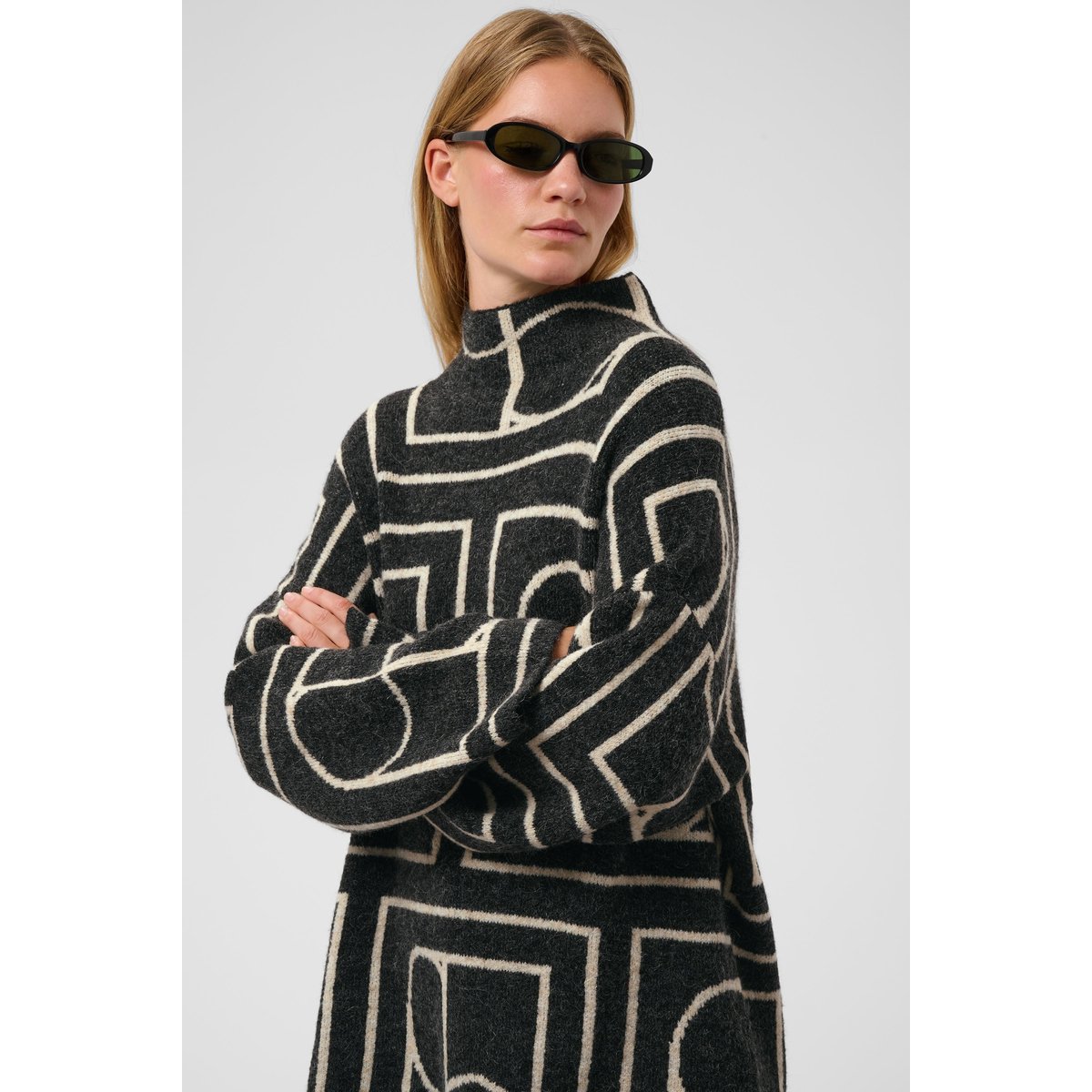 Pullover tricoté noir black w white monogram, SOAKED IN LUXURY