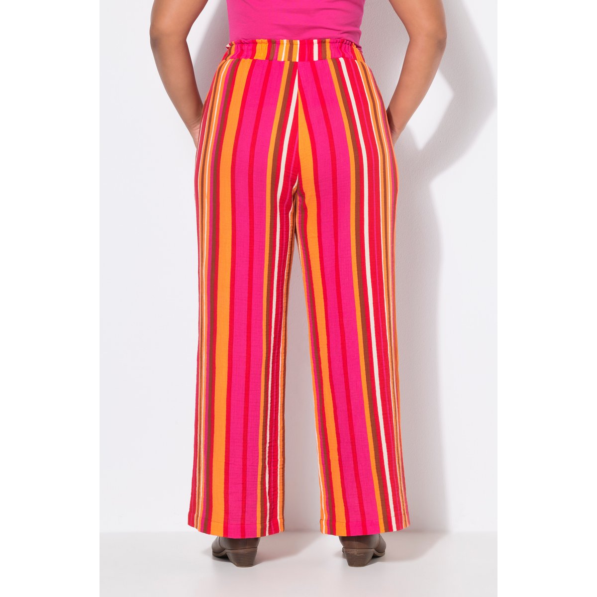 Pantalon en mousseline rayée, jambe large rose vif fuchsia, STUDIO UNTOLD
