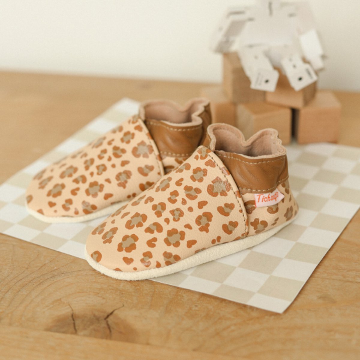 Chaussons bébé cuir souple léopard beige, TICHOUPS
