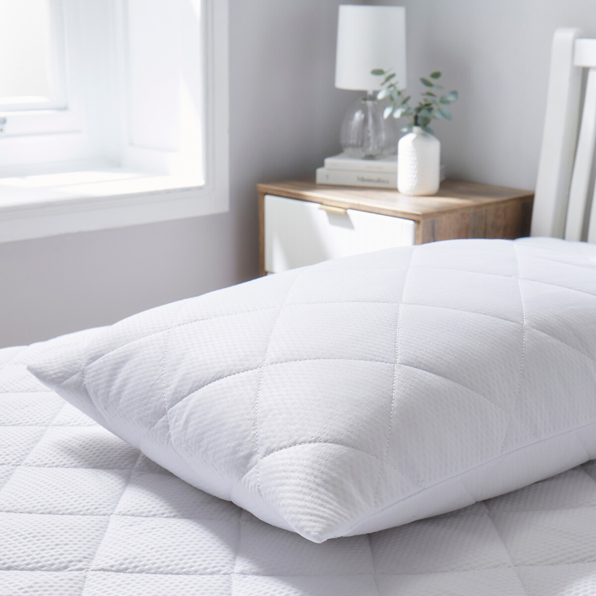 Breathe Moisture Wicking Pillow Protector white, THE FINE BEDDING COMPANY