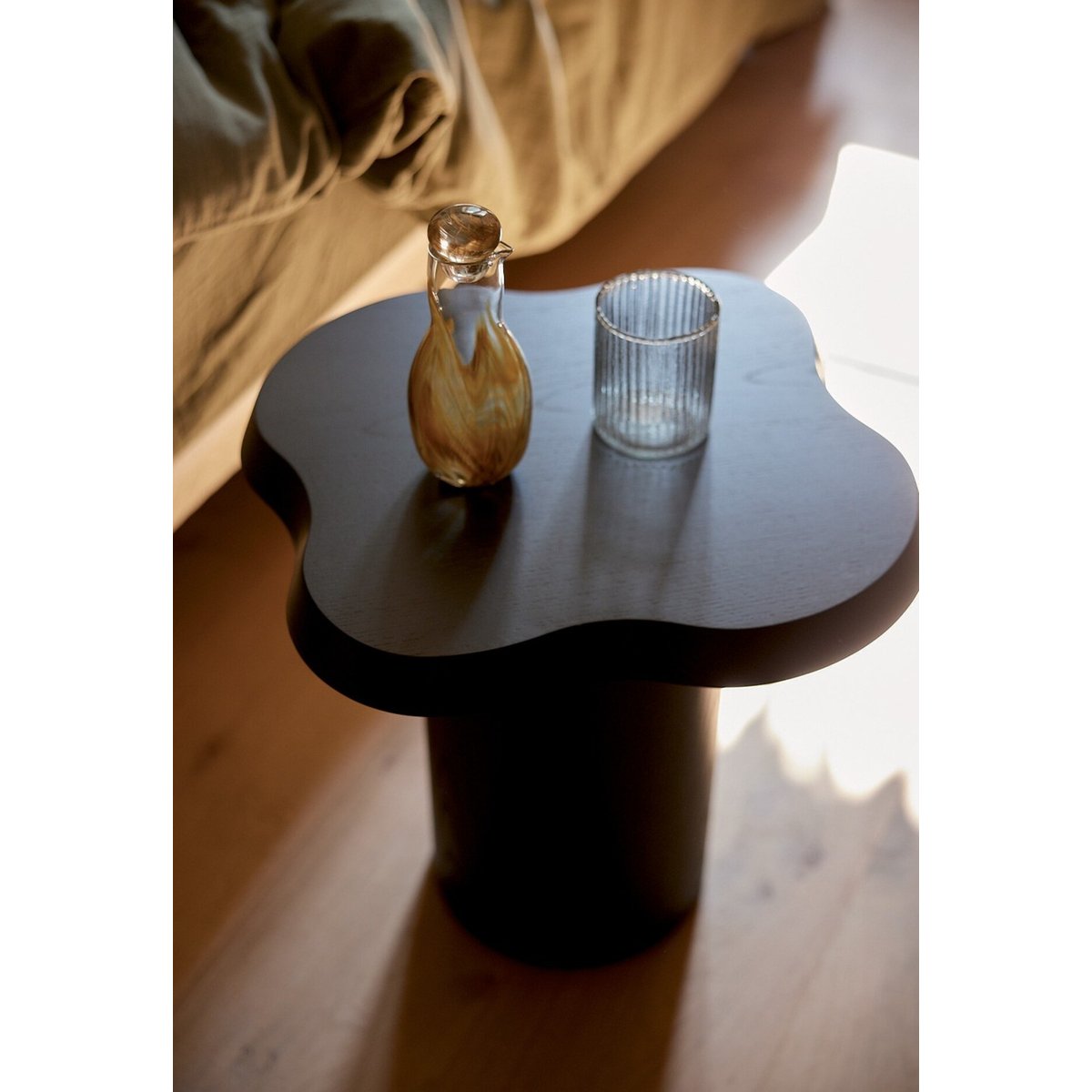 Table d'appoint en frêne lasuré noir, Mahaut noir, GABRIELLE PARIS