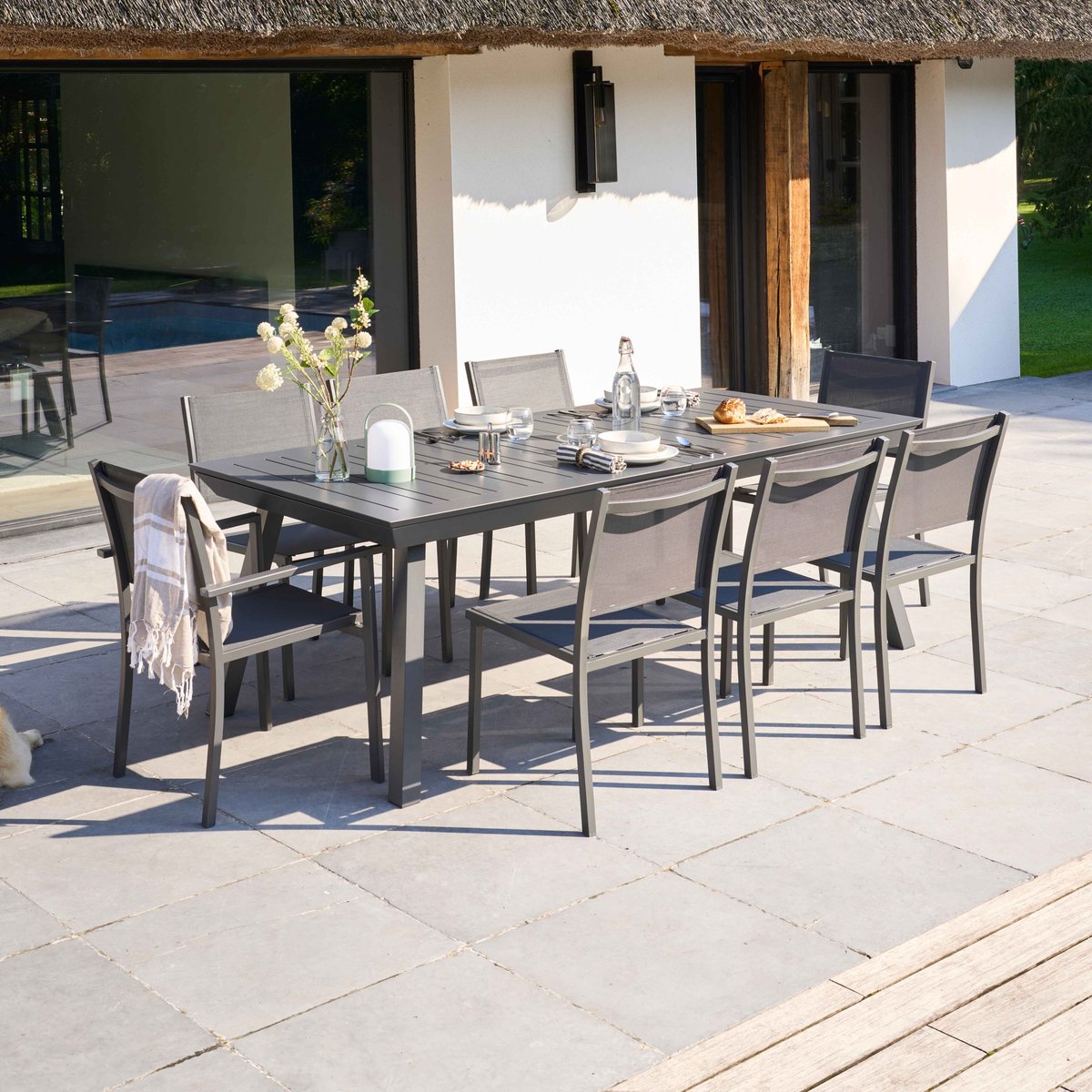 Salon de jardin table en aluminium, 8 chaises et 2 fauteuils - OLYMPE gris, OVIALA