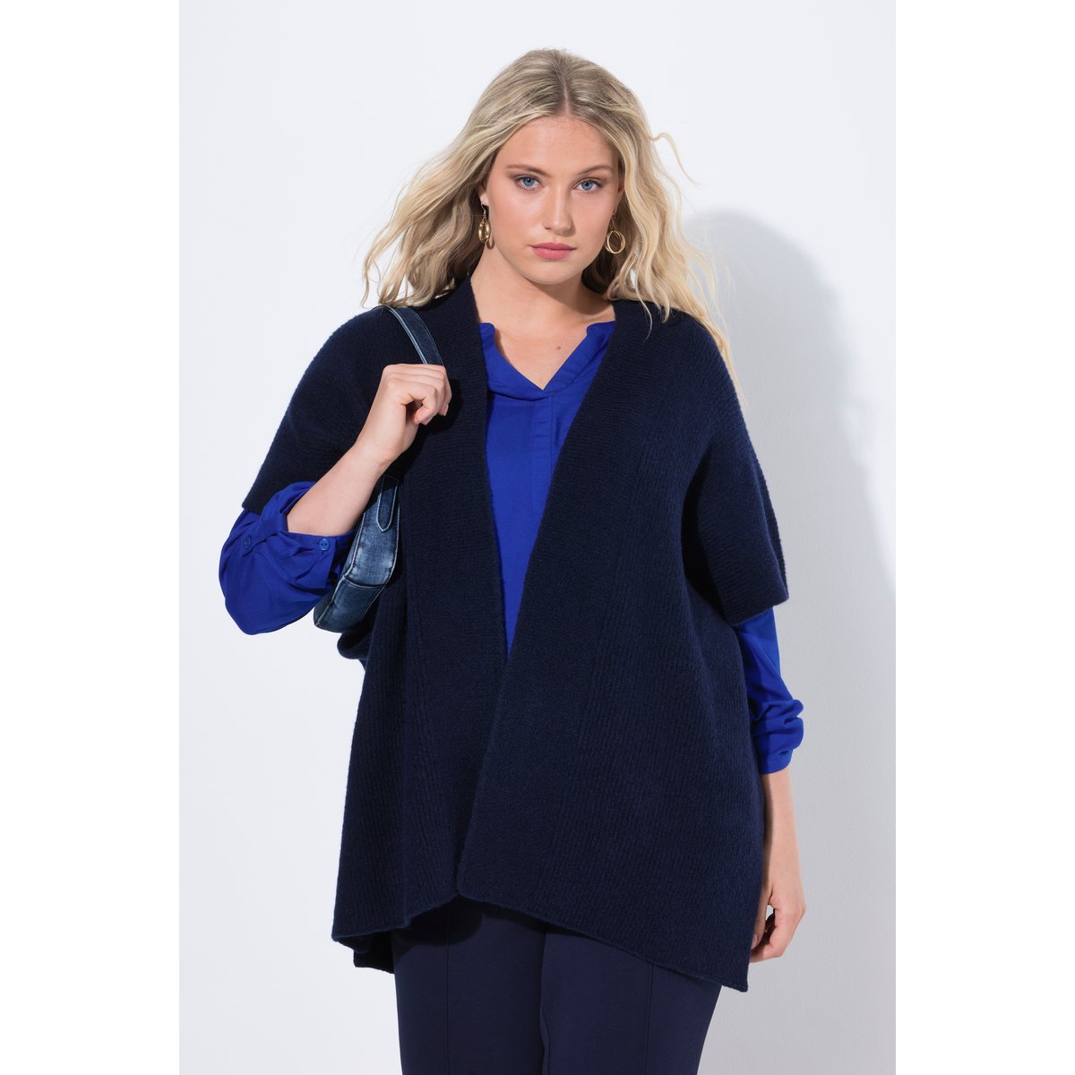 Cardigan oversize. Manches longues et coupe marine, ULLA POPKEN