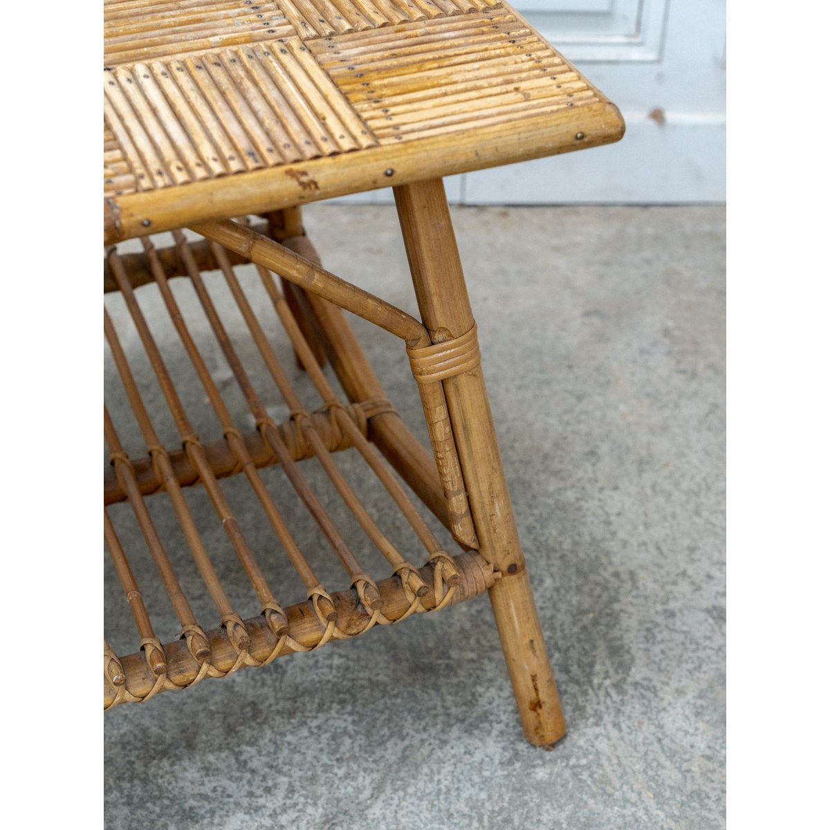 Table basse vintage en marqueterie de rotin Léonie N°1050 - Bon état naturel, DEBONGOUT