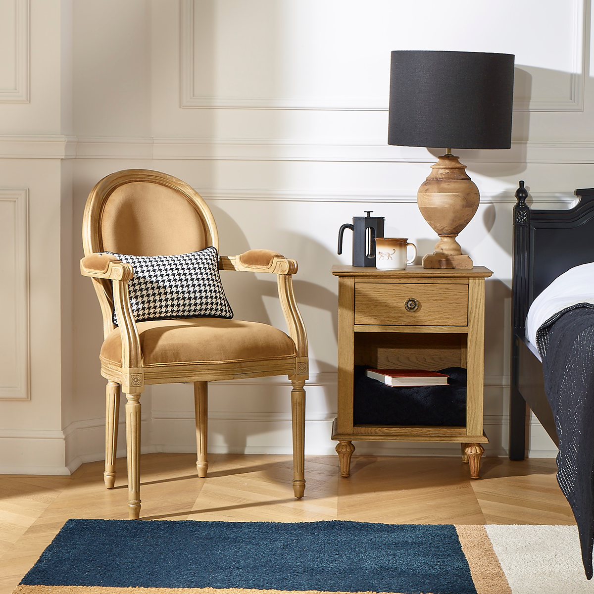Fauteuil de table style classique en hévéa et tissu velours MEDAILLON camel, ROBIN DES BOIS