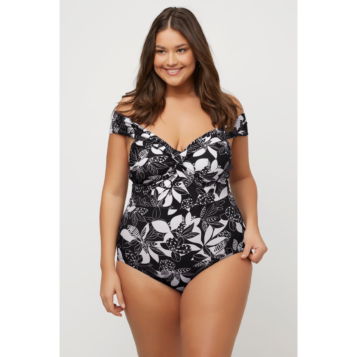 Maillot de bain avec bonnets souples. noir, ULLA POPKEN