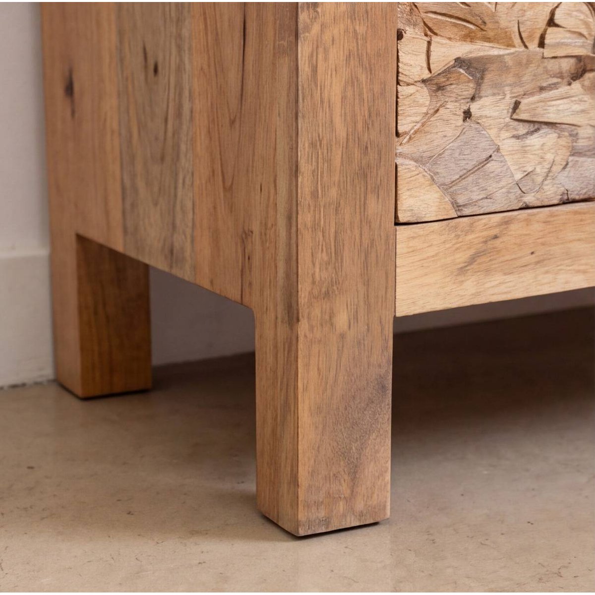 Commode sculpté en bois de manguier COURTNEY bois clair, MADE IN MEUBLES