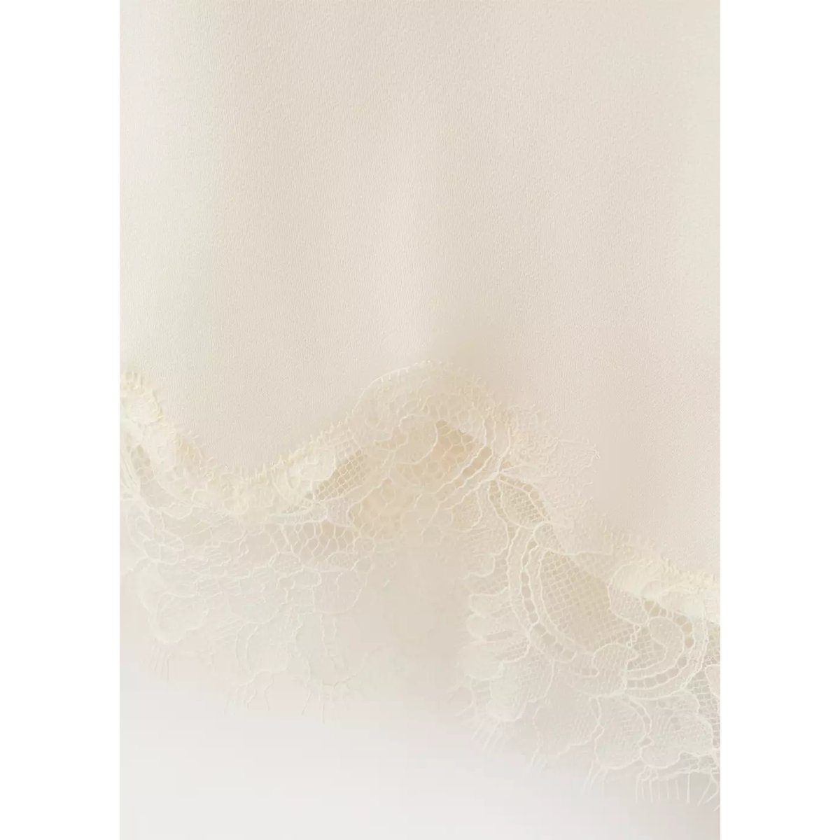 Top lingerie dentelle asymétrique ivoire, MANGO