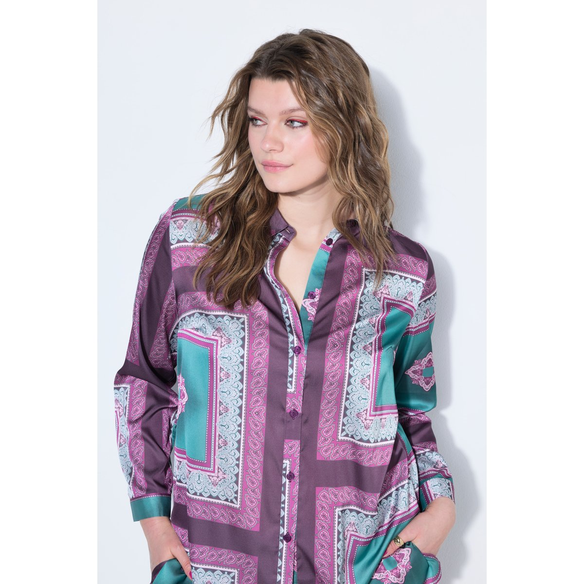 Chemisier droit en satin, imprimé foulard menthe bleue, STUDIO UNTOLD
