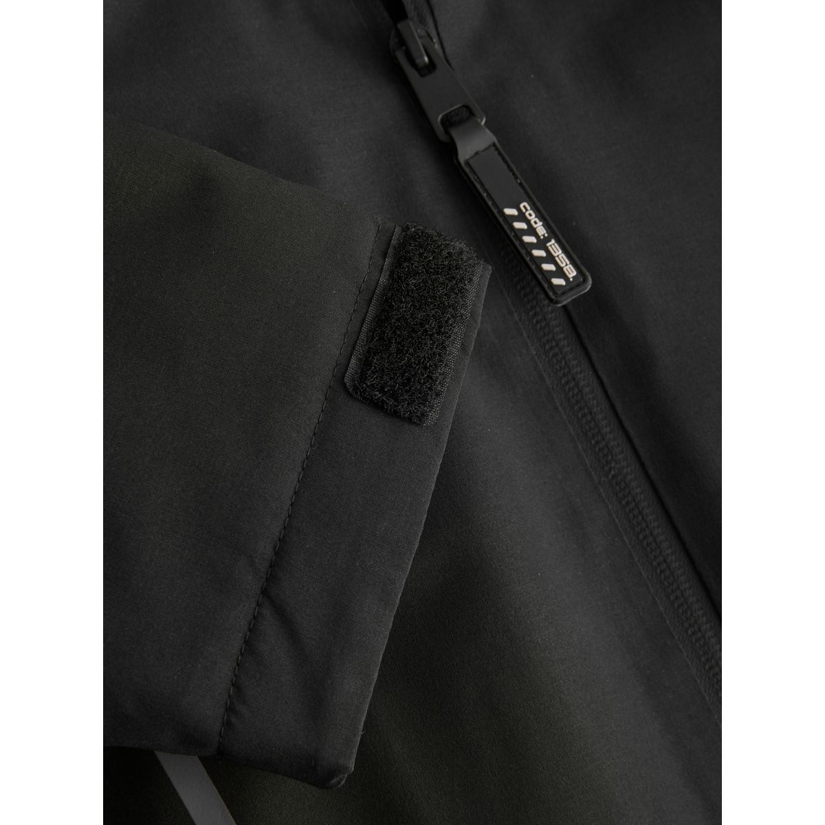 Anorak noir, NEXT