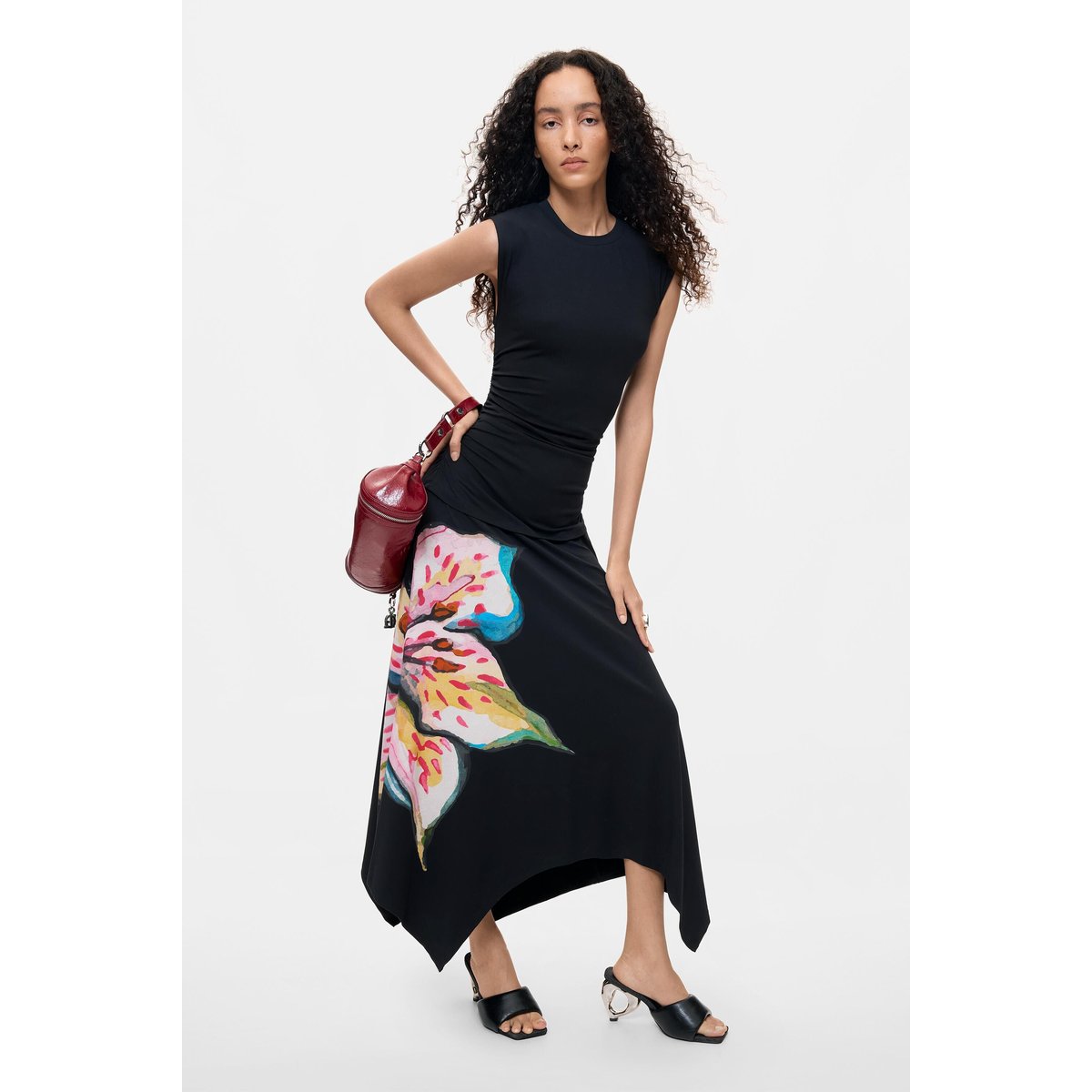 Robe asymétrique à fleurs noir, DESIGUAL