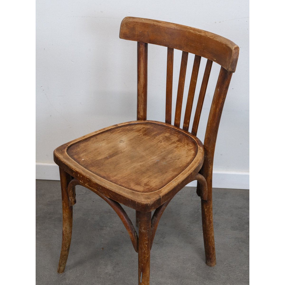 Lot de 4 chaises en bois Luterma Claude N°1365 - Bon état bois foncé, DEBONGOUT