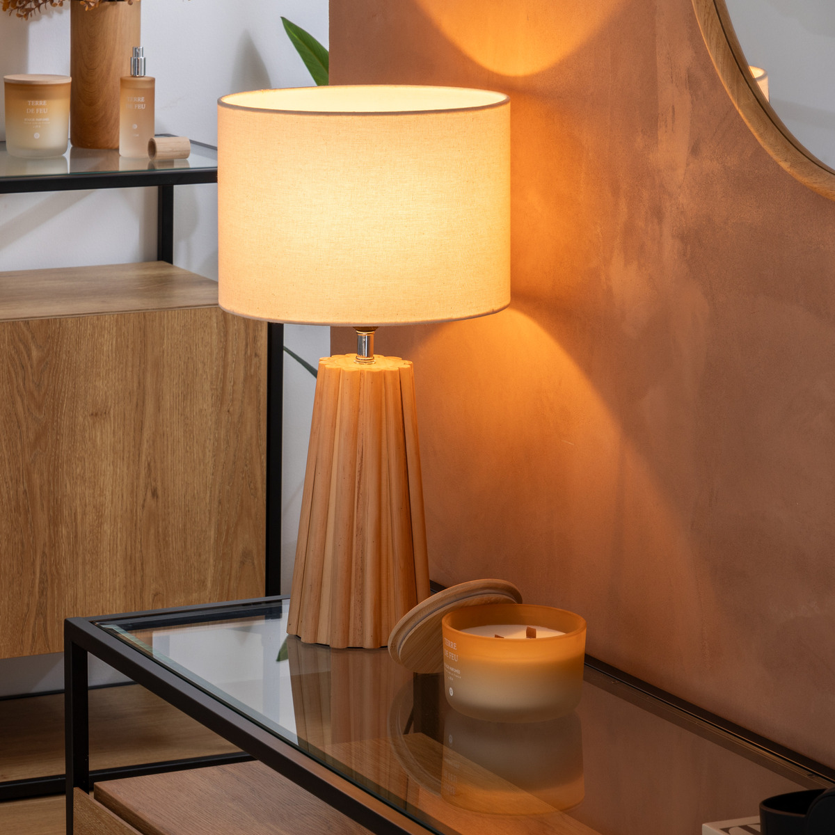 Lampe à poser en bois de pin texturé abat-jour en tissu ADON beige, ATMOSPHERA