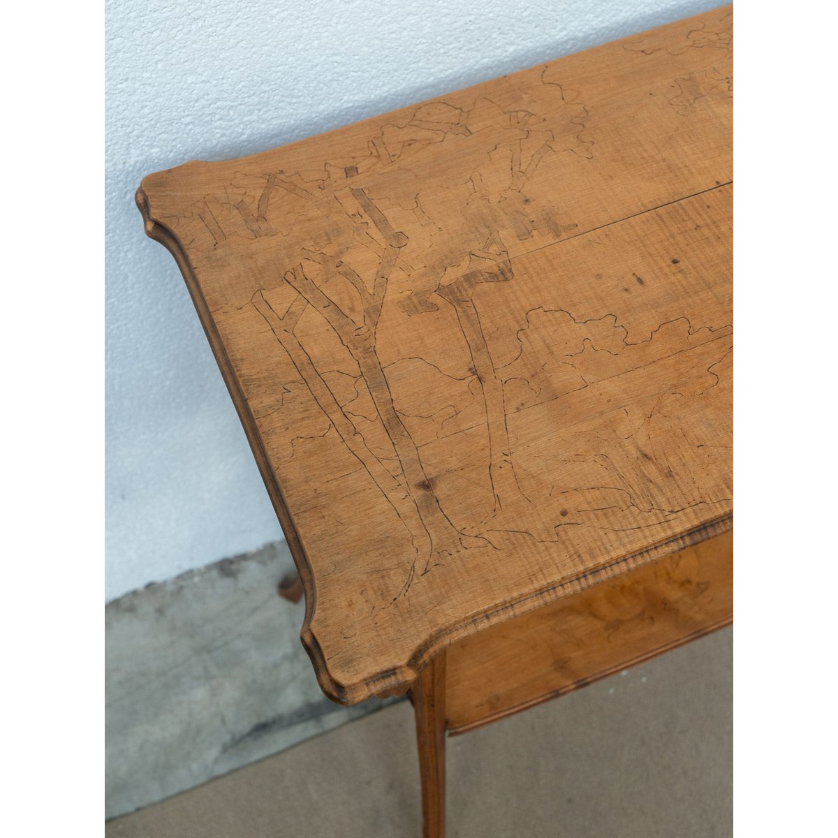 Table d'appoint en marqueterie Francine N°1101 - Bon état bois clair, DEBONGOUT