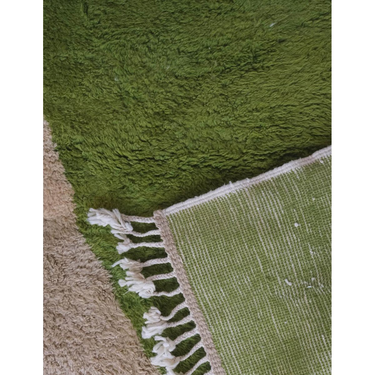 Tapis berbère contemporain aux lignes graphiques en laine 250 x 342 cm vert naturel, AFK LIVING