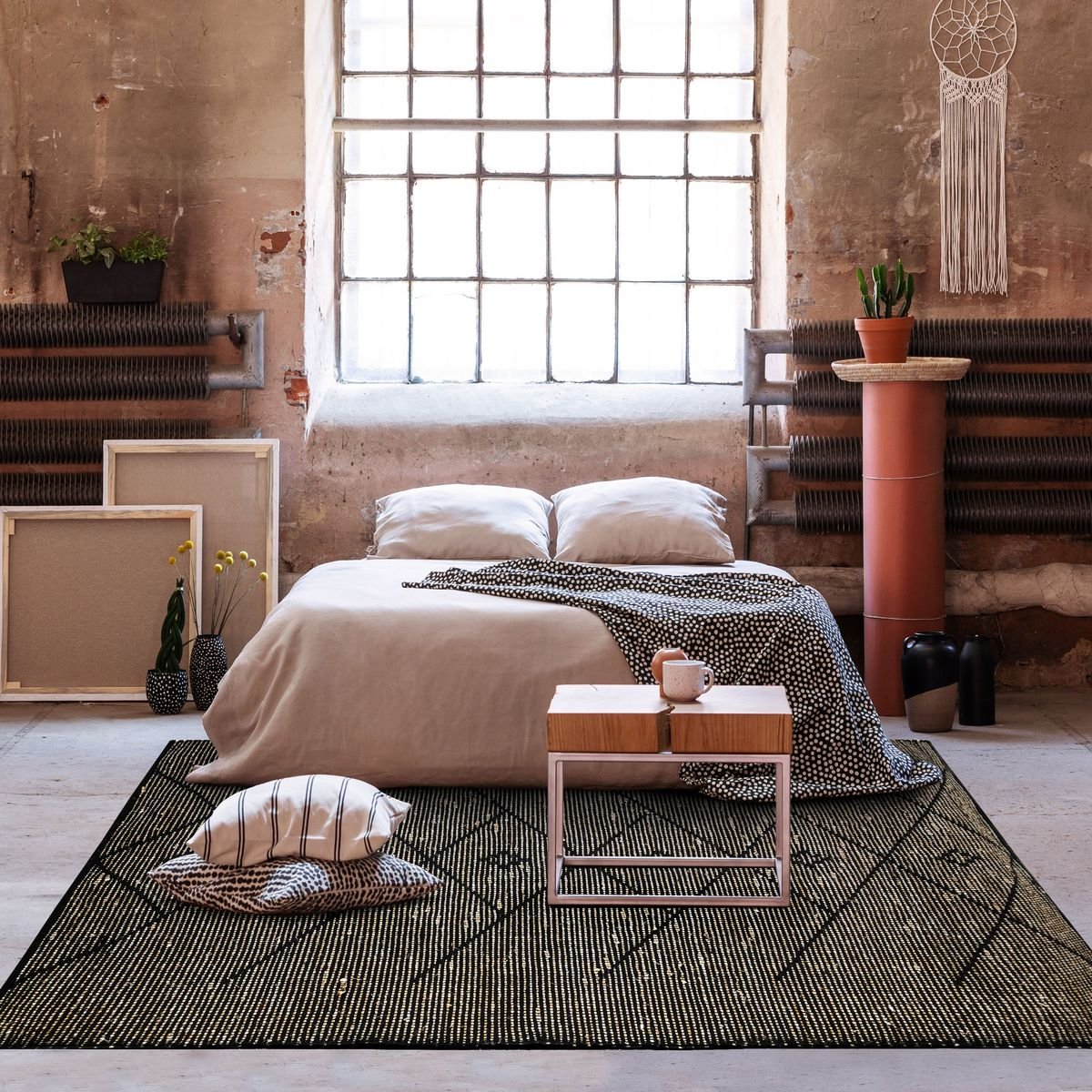 Tapis en jonc de mer motif tribal CHIC TRIBAL noir, THE DECO FACTORY