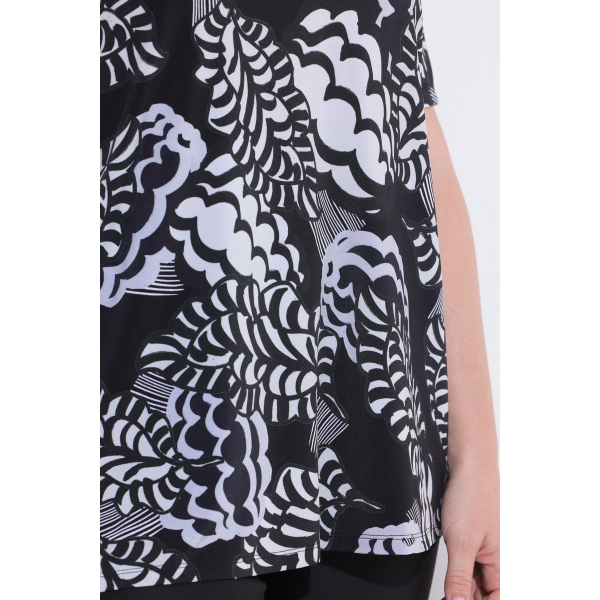 T-shirt au tombé fluide, coupe évasée noir, ULLA POPKEN