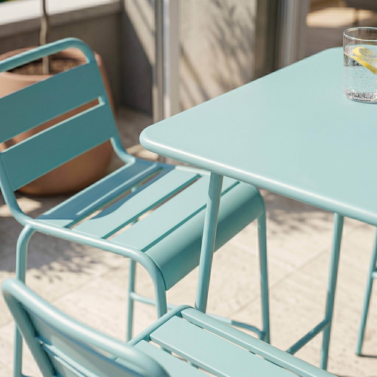 Table de bar et 4 chaises hautes en métal, PALAVAS bleu turquoise, OVIALA