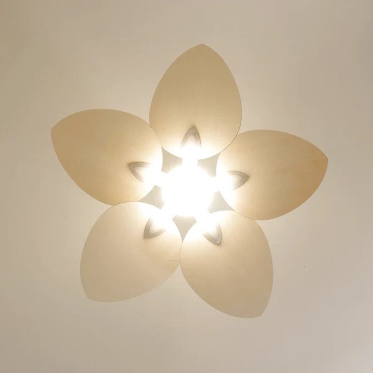 Plafonnier ventilateur en bois de peuplier DAHLIA bois clair, ATELIER LOUPIOTE