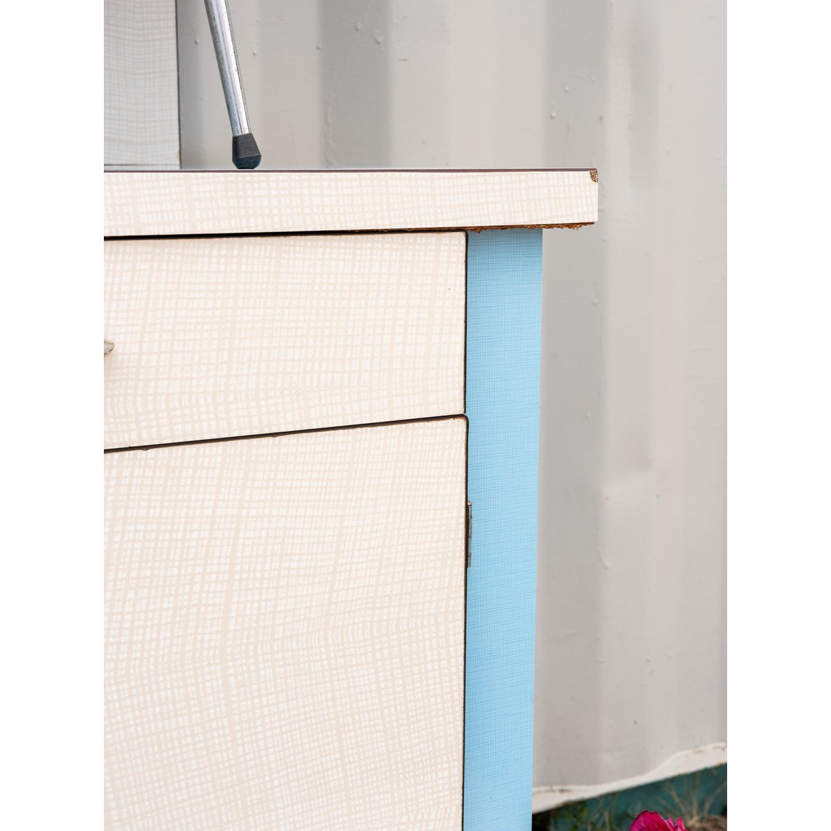 Buffet deux corps en formica Gilbert N°1693 - Bon état blanc, DEBONGOUT