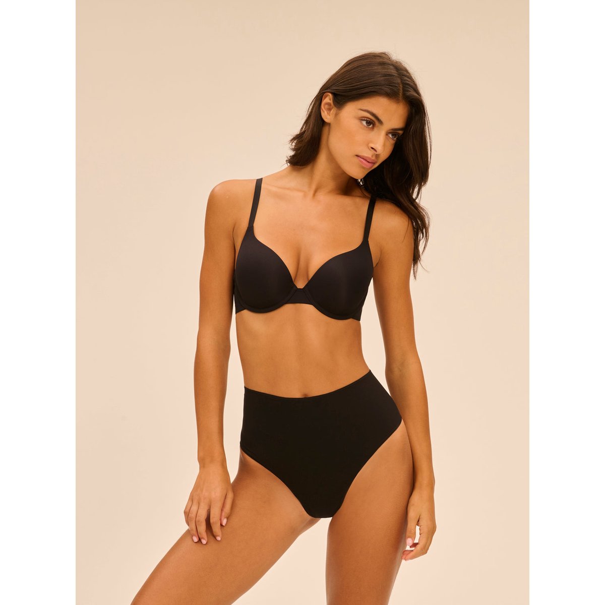 Soutien-gorge coque emboitante décolleté plongeant, ESSENTIEL noir, SIMONE PERELE