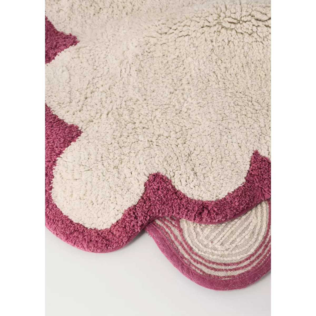 Tapis de salle de bain en coton à bord ondulé contrasté corail, MANGO HOME
