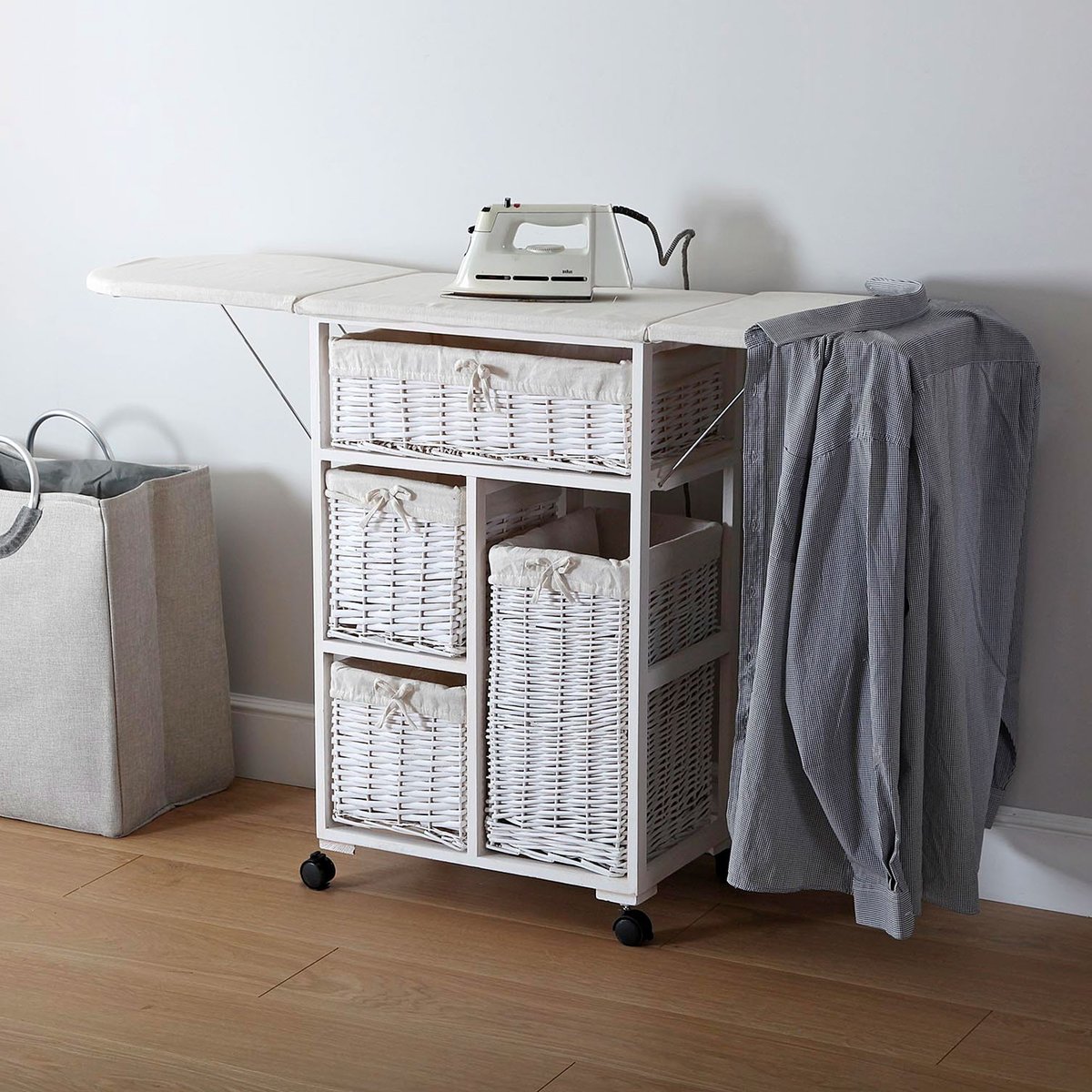 Table à repasser meuble avec paniers rangement blanc 64x36x89cm bois, VERSA