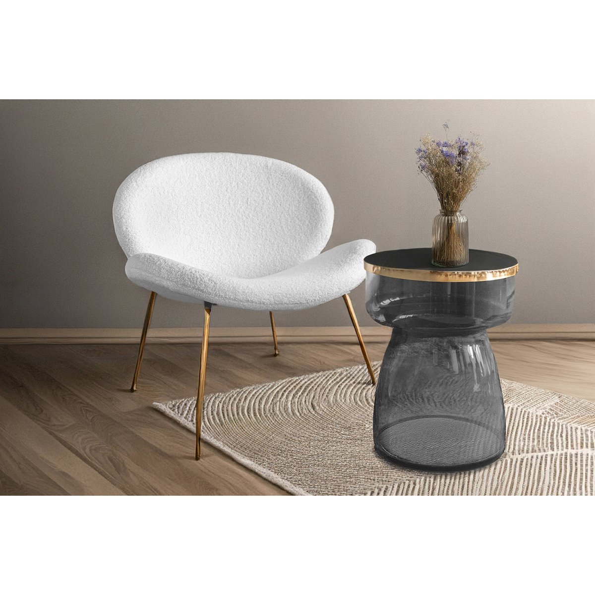 Chaise lounge en bouclé, Forme ovale blanc bouclé et pieds dorés, ARTE ESPINA