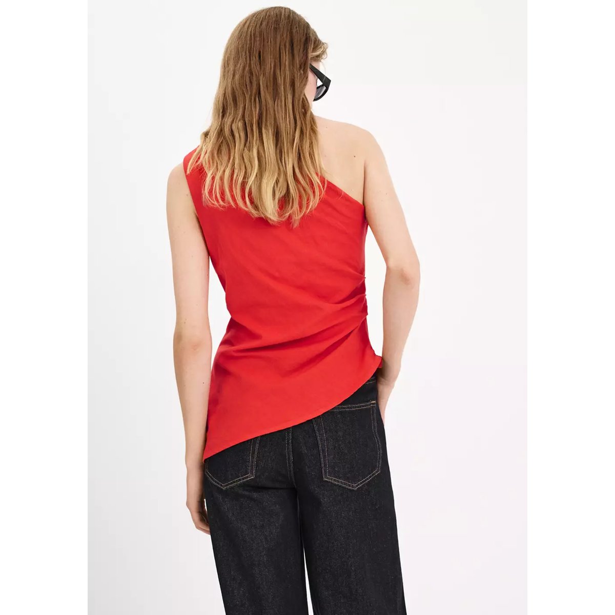 Top asymétrique détail drapé rouge, MANGO