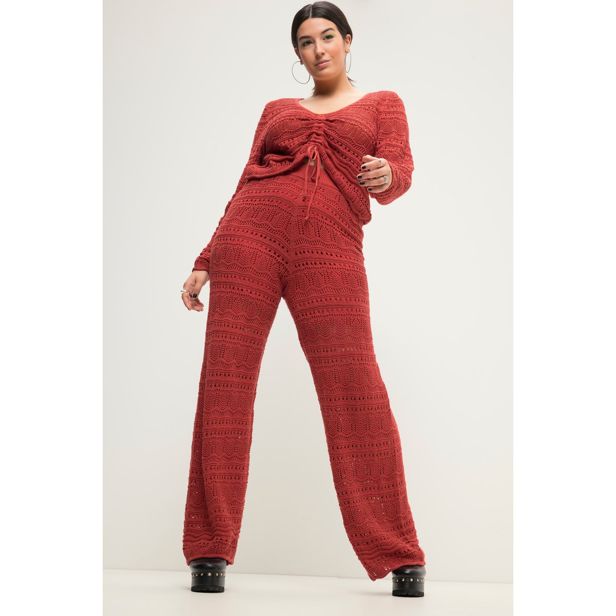 Pantalon en maille ajourée à coupe large rouge brique, STUDIO UNTOLD