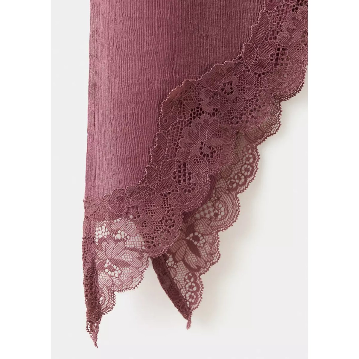 Top lingerie dentelle asymétrique rose, MANGO
