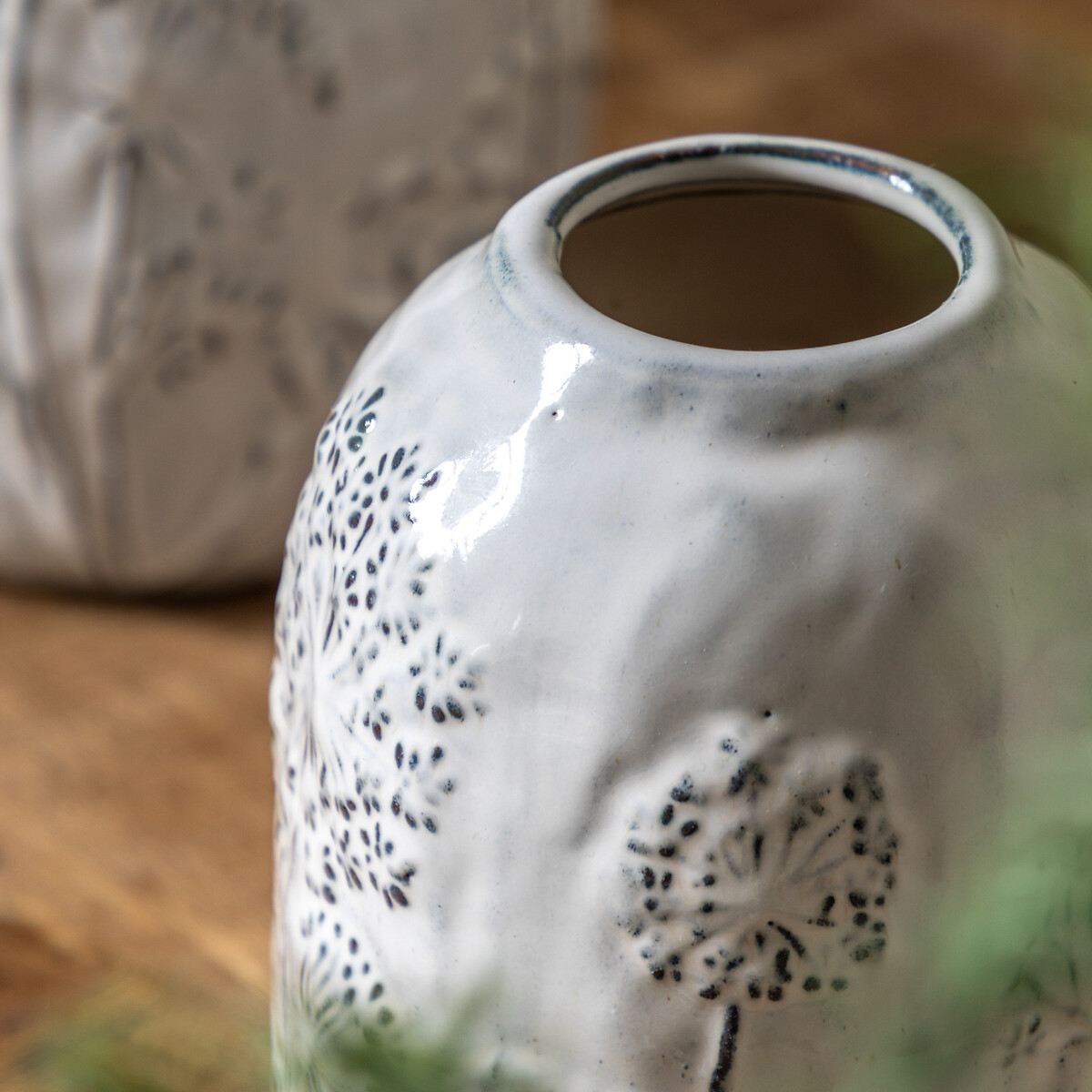 Meadow 20cm Embossed Ceramic Vase grey, ÉDITÉ