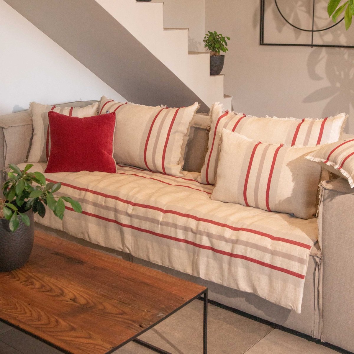 Coussin rayé en lin et coton rouge, SUD ETOFFE