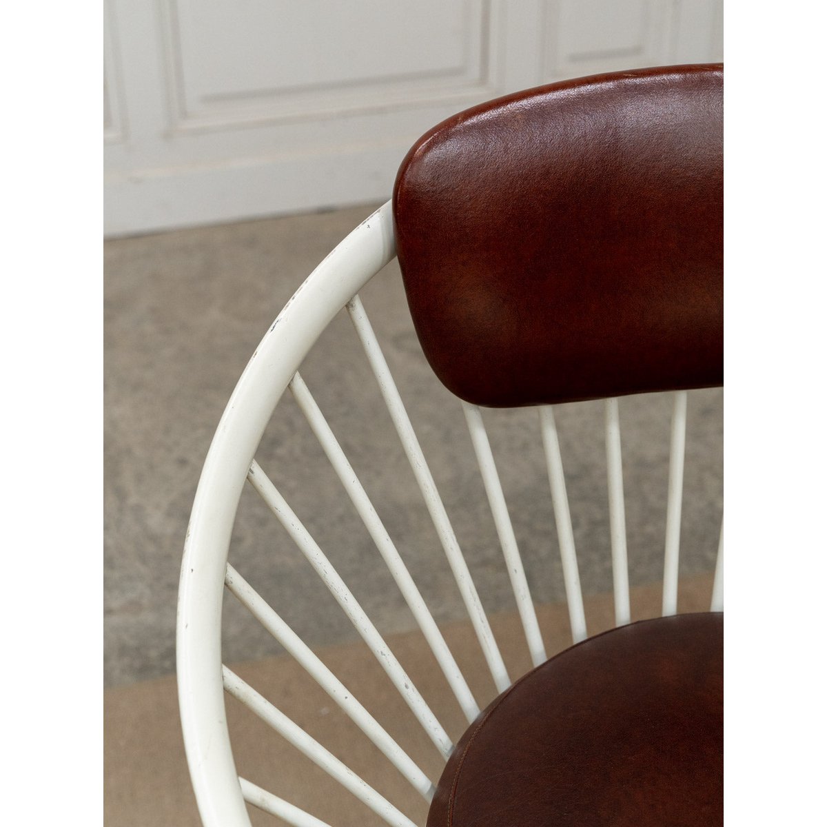Fauteuil circle en cuir par Yngve Ekström Jakob N°1293 - Bon état blanc, DEBONGOUT