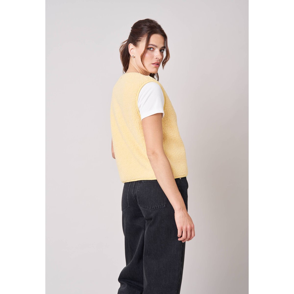 Gilet sans manches femme au toucher doux et texturé OLERA light yellow, DEELUXE