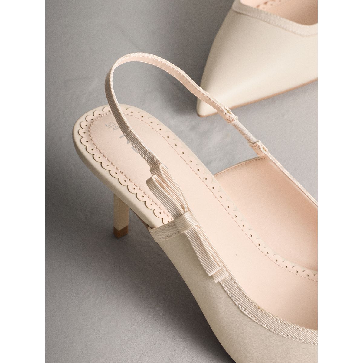 Chaussures pointues à nœud forever comfort® ivoire, NEXT
