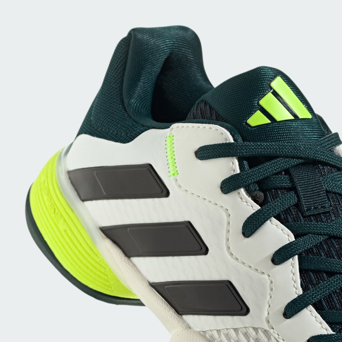 Chaussure De Tennis Barricade Enfants Chaussure De Tennis Barricade Enfants off white / core black / aurora ivy, adidas Performance