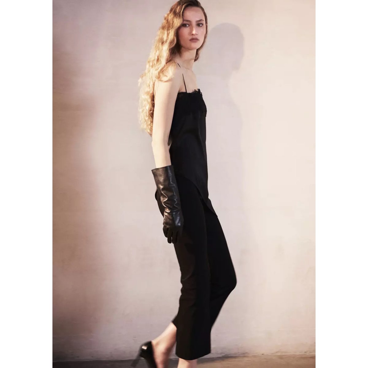 Top lingerie dentelle asymétrique noir, MANGO