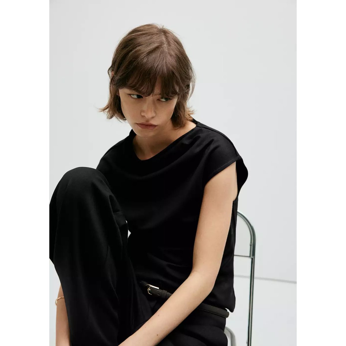 Top asymétrique drapé noir, MANGO