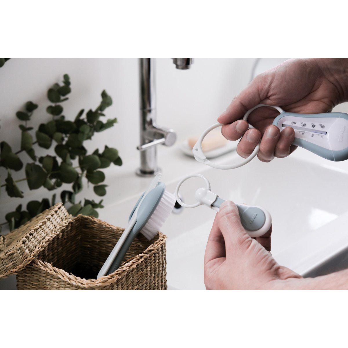 Coupe ongle pour bébé avec bout rond vert bleu, BEABA