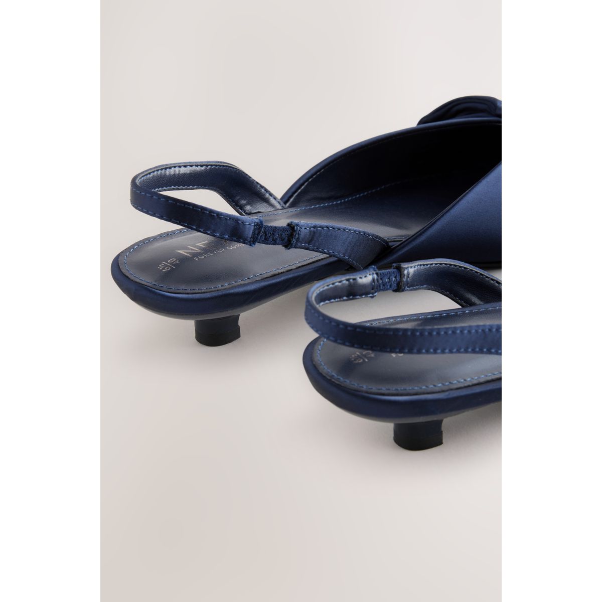 Chaussures à bride arrière nœud bleu marine, NEXT