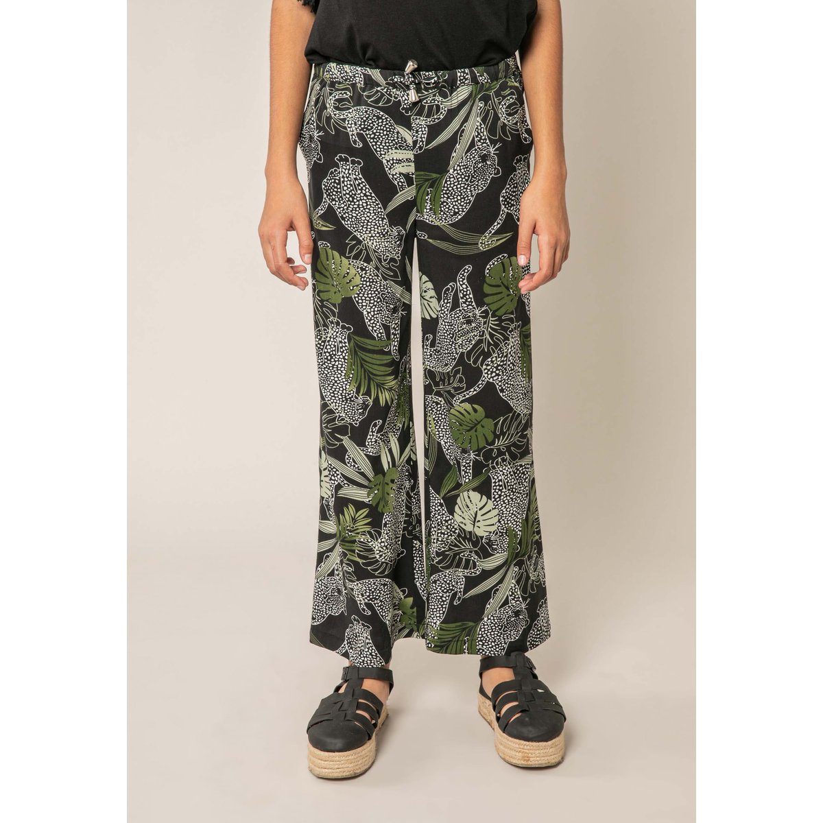 Pantalon large fille imprimé jungle LEOVA black, DEELUXE