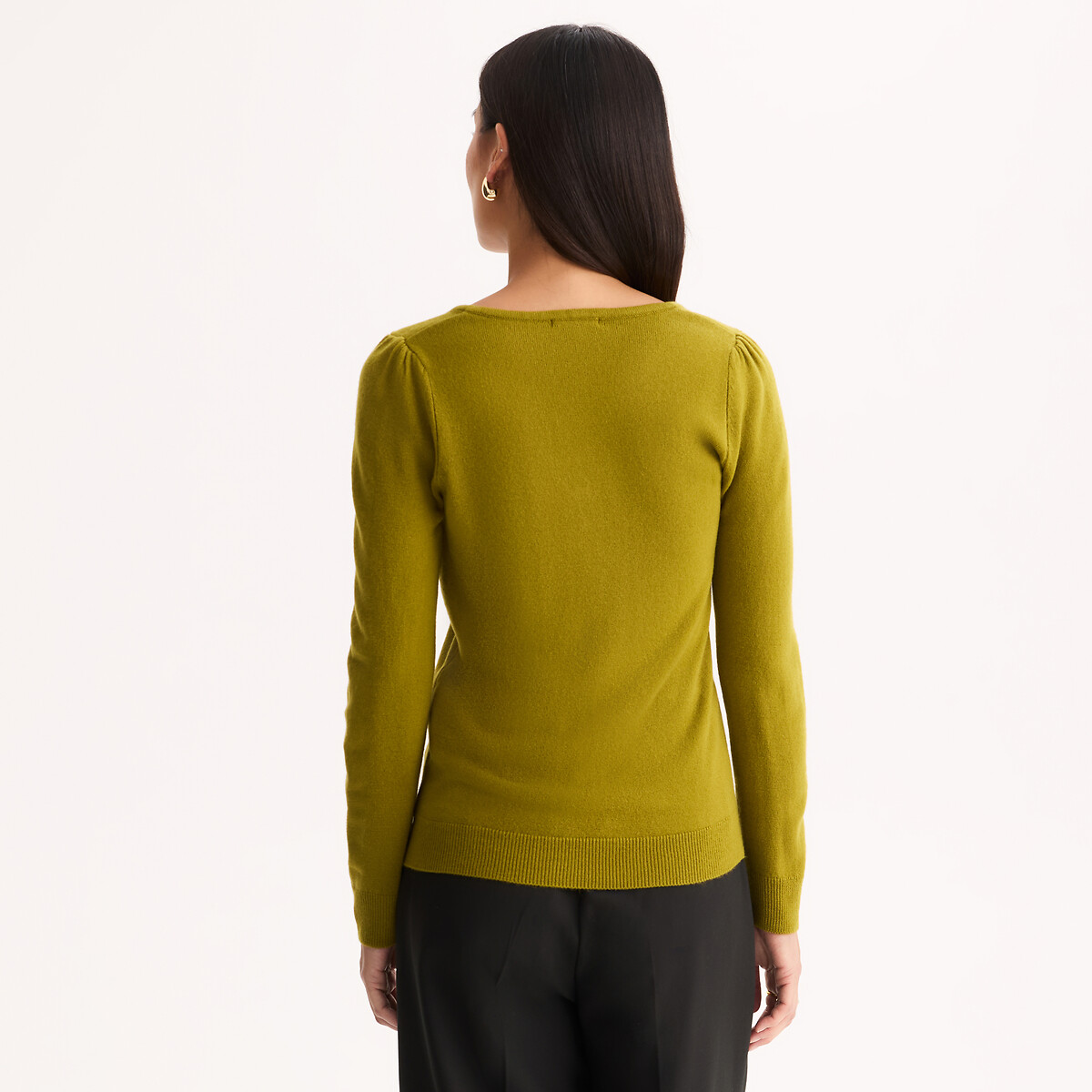 Jersey de cuello de pico, punto fino de tacto muy suave verde aceituna, ANNE WEYBURN